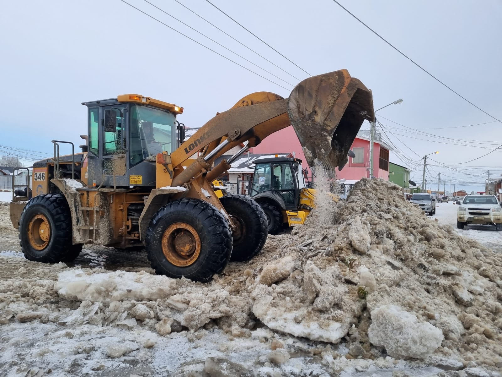 noticiaspuertosantacruz.com.ar - Imagen extraida de: https://www.riogallegos.gob.ar/noticias/municipio-despejo-hielo-y-ofrece-ayuda-a-spse-para-solucionar-el-problema-de-la-calle-rosas/