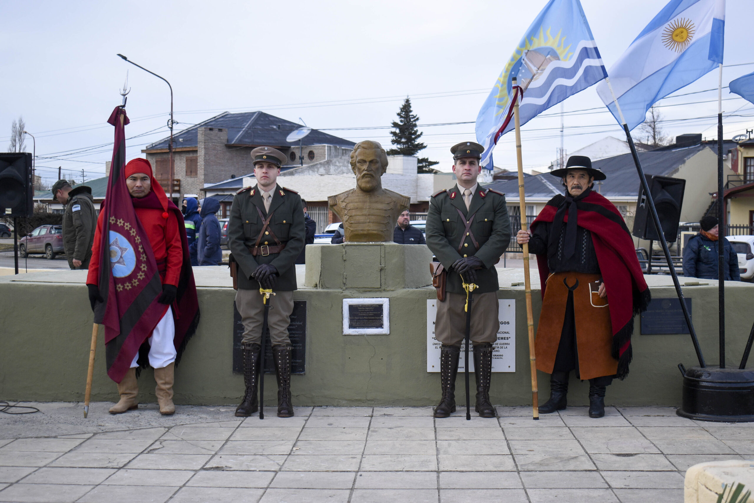 noticiaspuertosantacruz.com.ar - Imagen extraida de: https://www.riogallegos.gob.ar/noticias/se-conmemoro-el-203-aniversario-del-paso-a-la-inmortalidad-de-guemes/