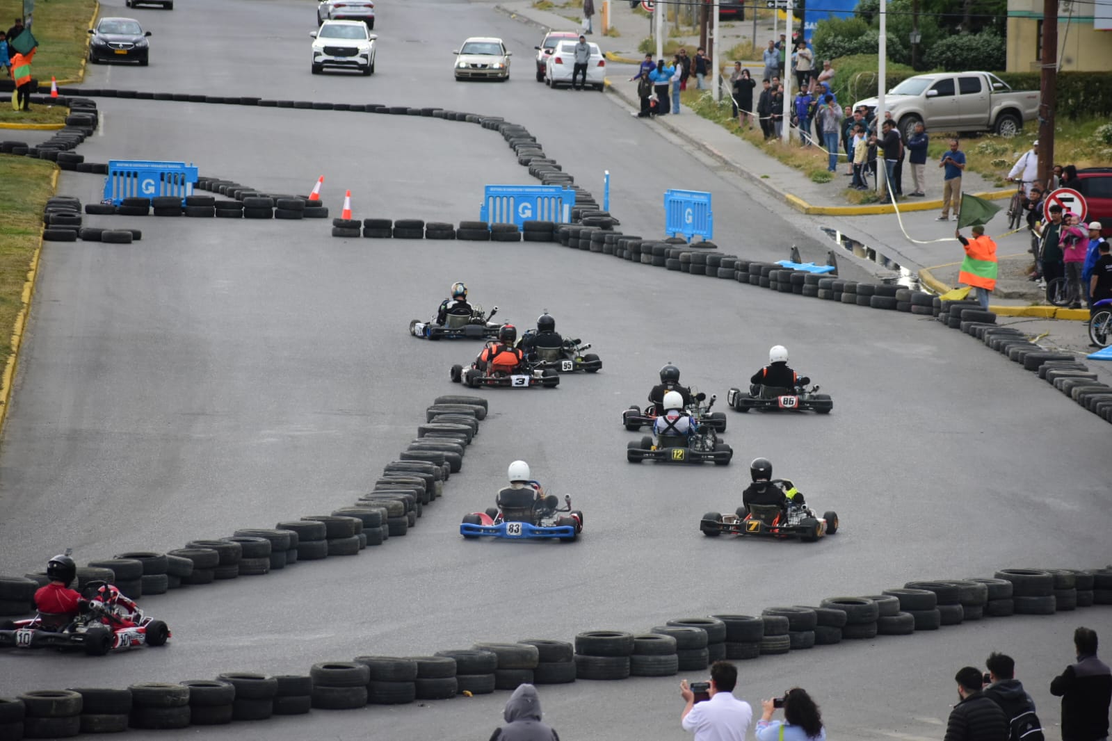 noticiaspuertosantacruz.com.ar - Imagen extraida de: https://www.riogallegos.gob.ar/noticias/la-carrera-callejera-de-karting-sobre-la-autovia-emociono-al-publico/