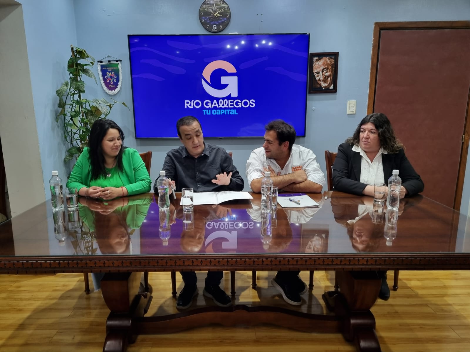 noticiaspuertosantacruz.com.ar - Imagen extraida de: https://www.riogallegos.gob.ar/noticias/estudiantes-de-rio-gallegos-en-cordoba-tendran-un-30-de-descuento-en-encomiendas-y-mudanzas/