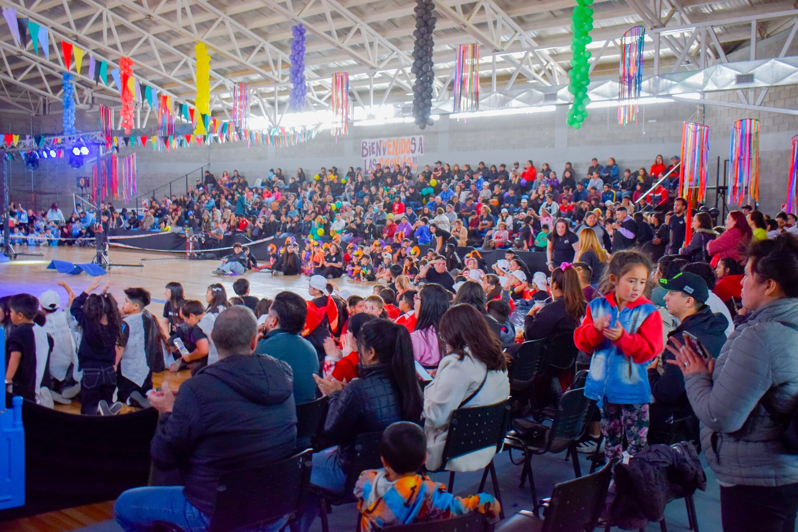 noticiaspuertosantacruz.com.ar - Imagen extraida de: https://www.riogallegos.gob.ar/noticias/gran-cierre-de-las-colonias-de-vacaciones-en-rio-gallegos-una-fiesta-de-alegria-y-creatividad/