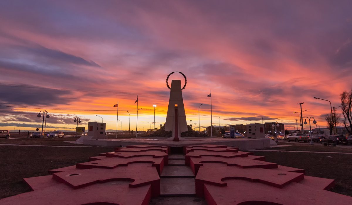 atardecer munumento malvinas.jpg sin firma